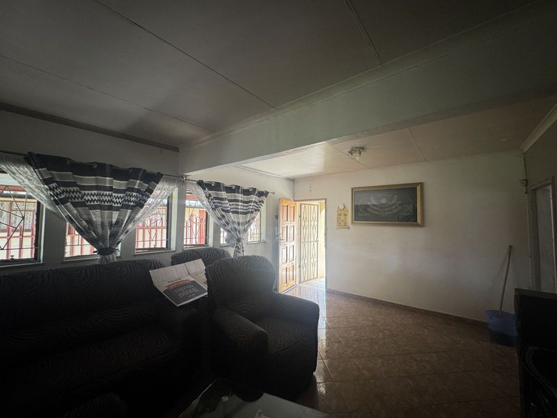 House For Sale in Laudium Ext 1 - Photo 7