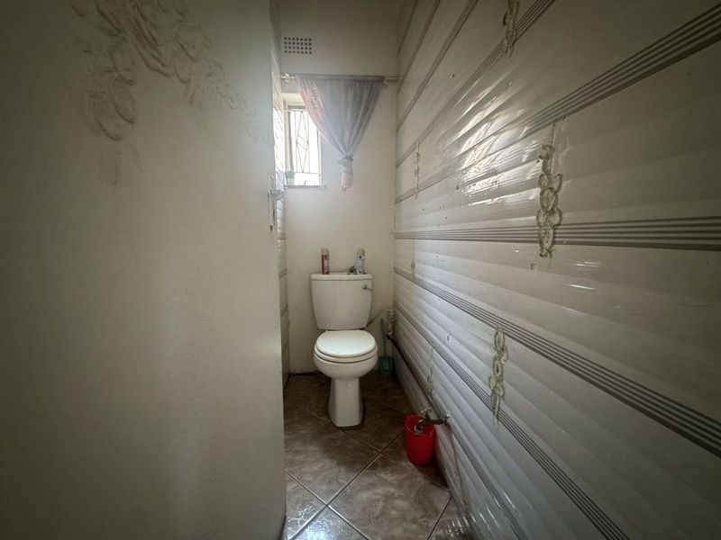 House For Sale in Laudium Ext 1 - Photo 10