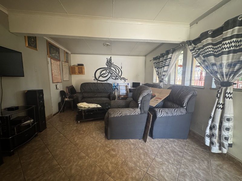 House For Sale in Laudium Ext 1 - Photo 5