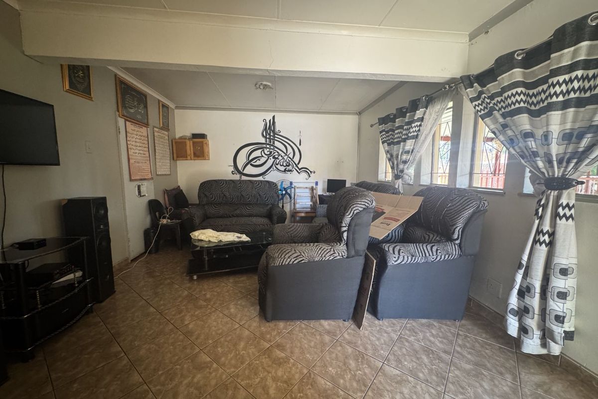 House For Sale in Laudium Ext 1 - Photo 5
