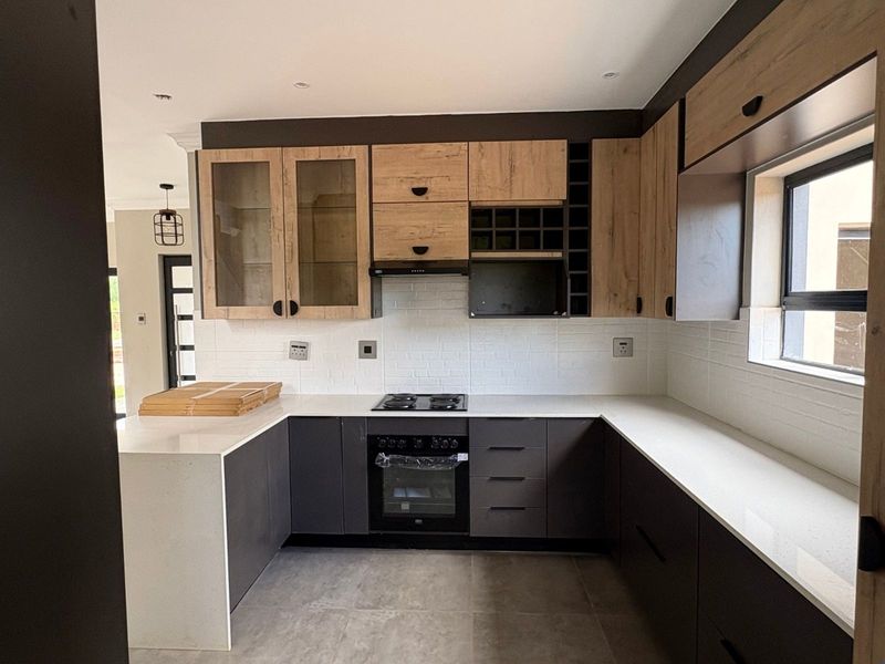 House For Sale in Eldorette - Photo 7