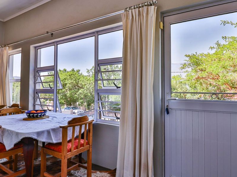 House For Sale in Montagu Central - Photo 2