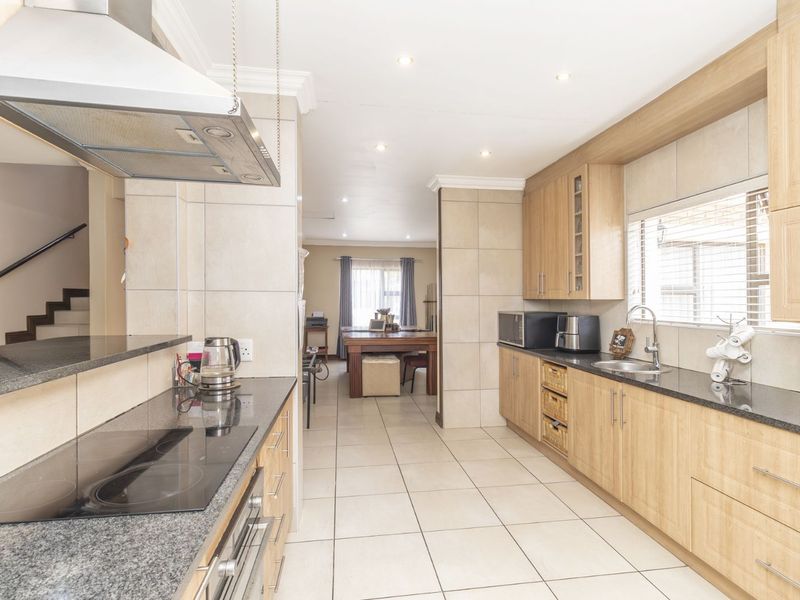 House For Sale in Honeydew Manor - Photo 5