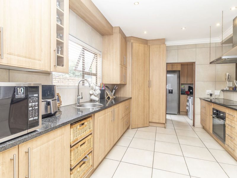 House For Sale in Honeydew Manor - Photo 6