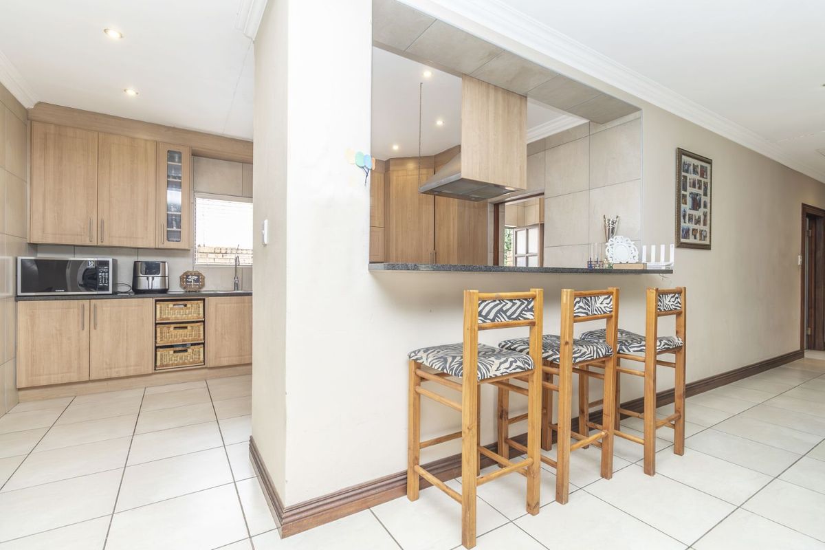 House For Sale in Honeydew Manor - Photo 3