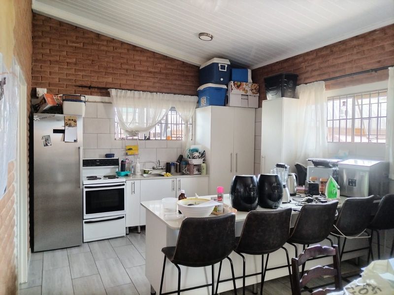 Retail For Sale in Laboria - Photo 10