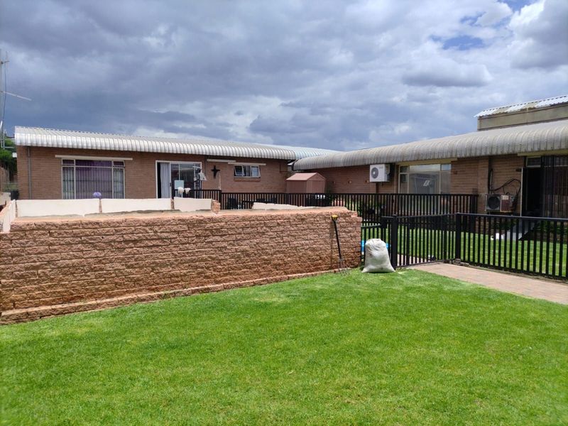 Retail For Sale in Laboria - Photo 7