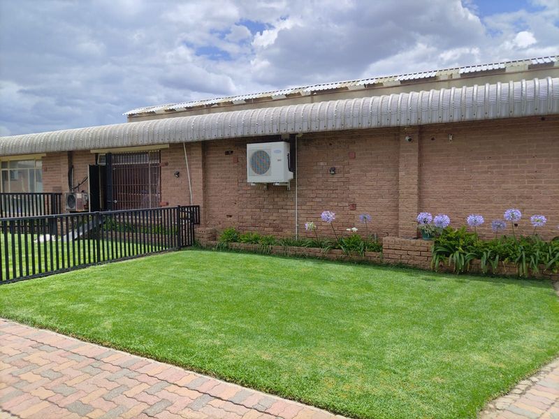 Retail For Sale in Laboria - Photo 6