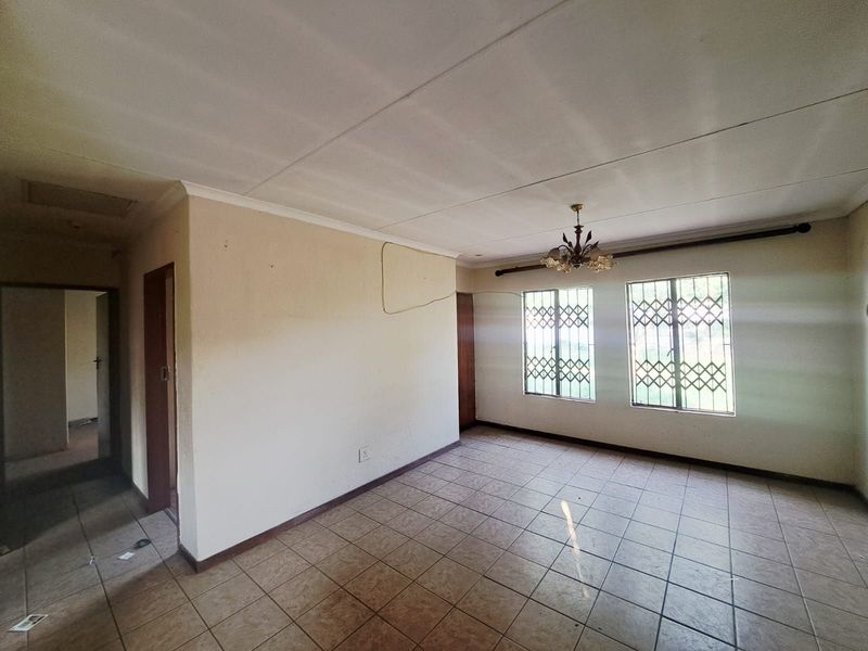 House For Sale in Nellmapius - Photo 6