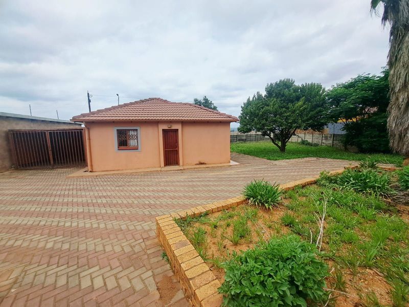 House For Sale in Nellmapius - Photo 5