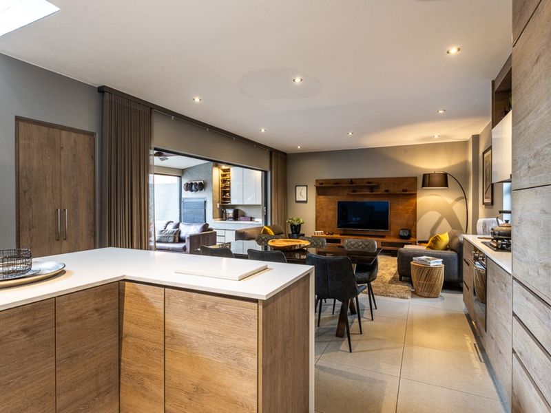 Townhouse For Sale in The Hills Game Reserve Estate - Photo 3