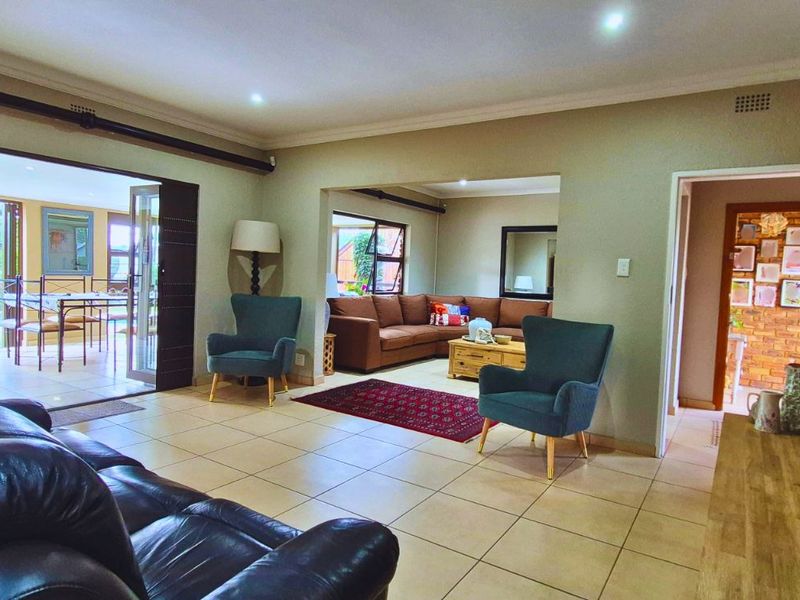 House For Sale in Birchleigh North - Photo 5