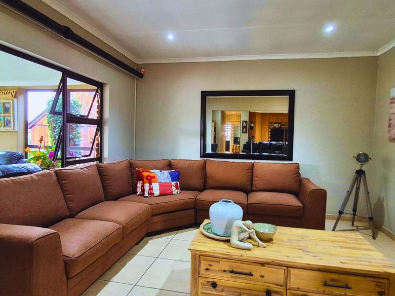 House For Sale in Birchleigh North - Photo 3