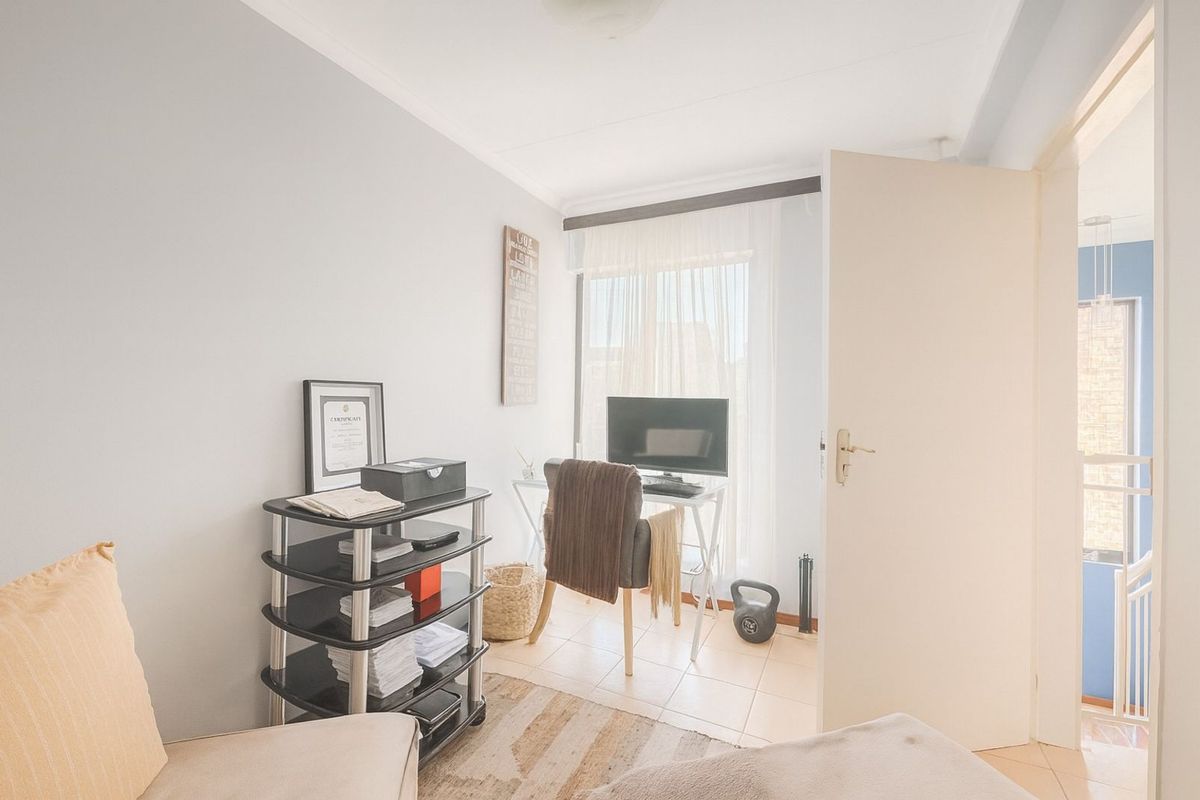 House For Sale in Craigavon - Photo 4