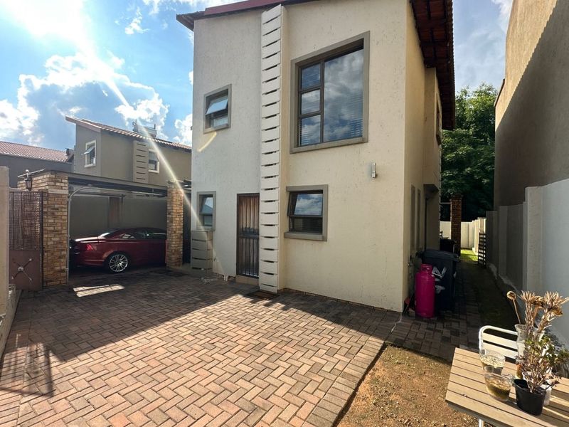 House For Sale in Craigavon - Photo 2