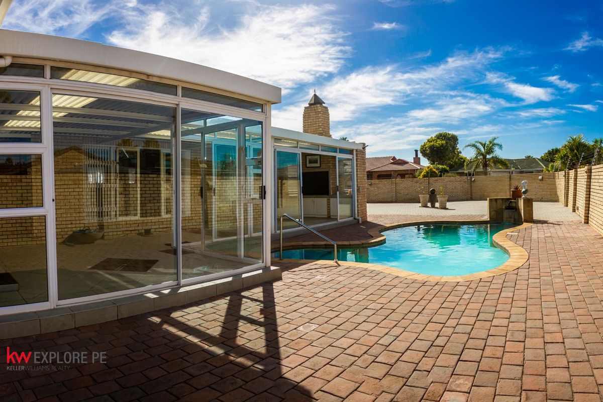 House For Sale in Summerstrand - Photo 2