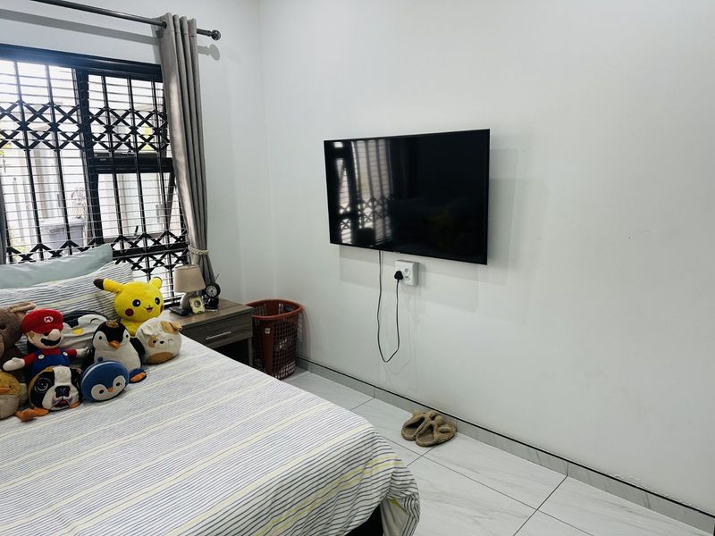 Townhouse For Sale in Terra Nova - Photo 9