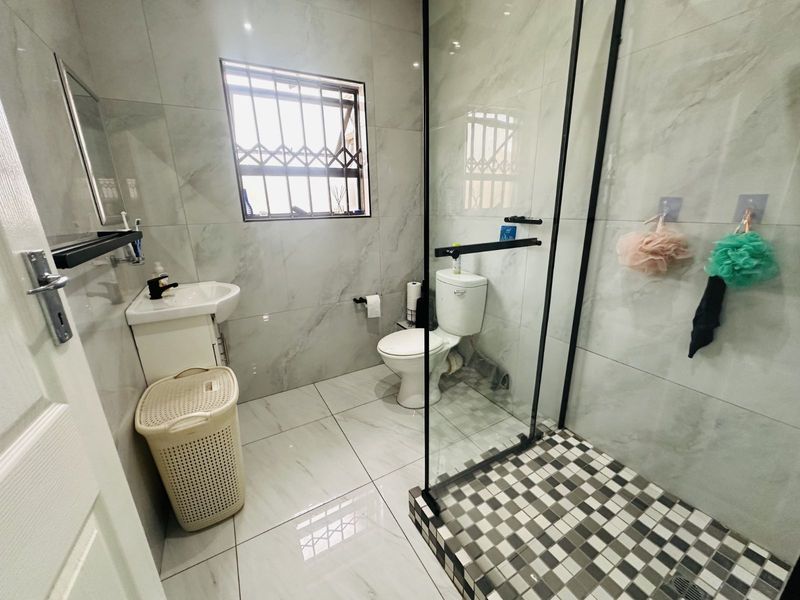 Townhouse For Sale in Terra Nova - Photo 8