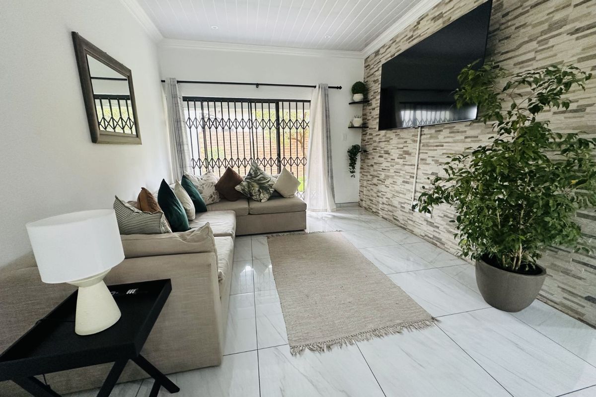 Townhouse For Sale in Terra Nova - Photo 5