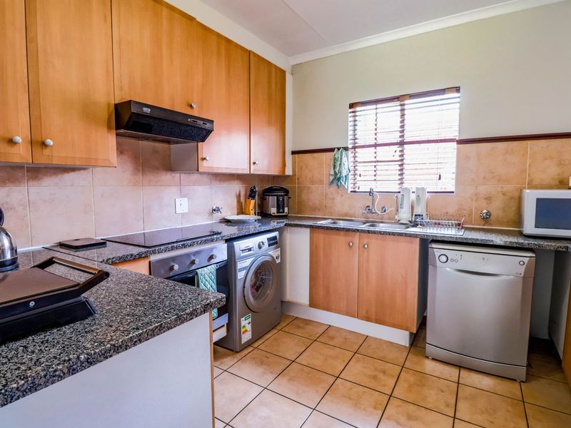 Townhouse For Sale in Monavoni - Photo 3