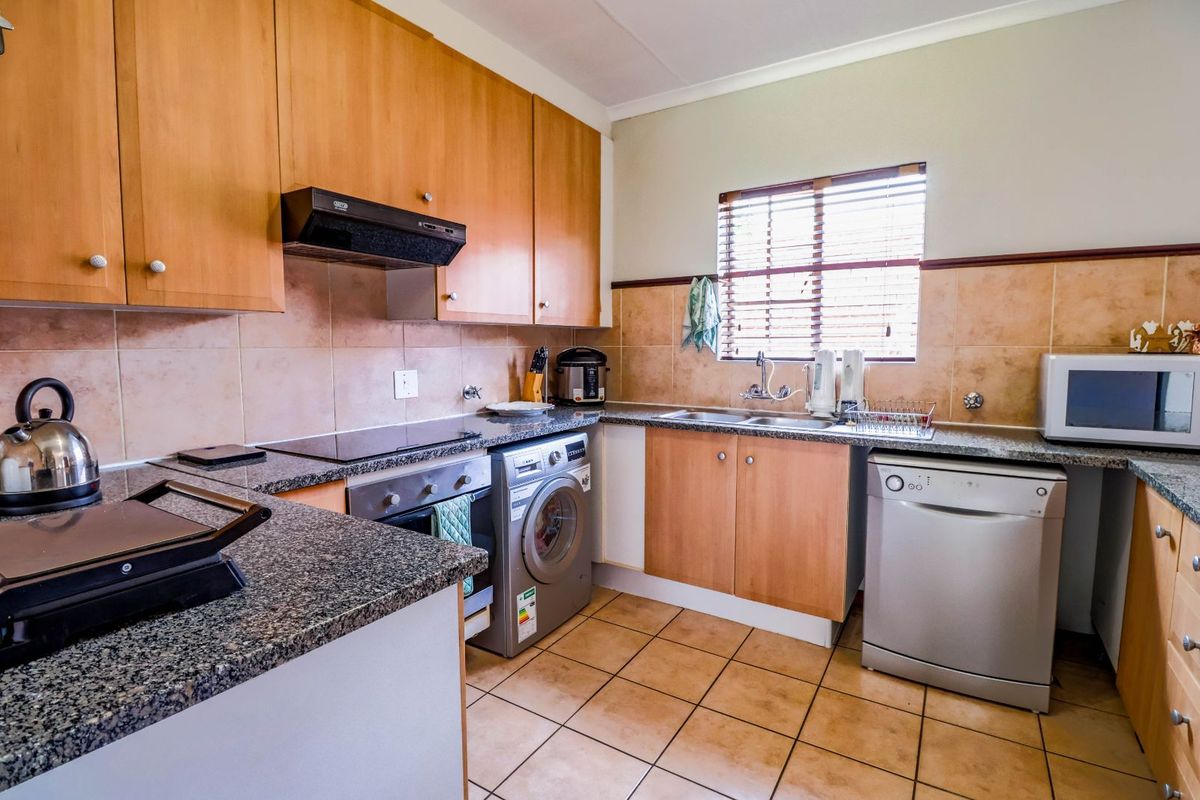 Townhouse For Sale in Monavoni - Photo 3