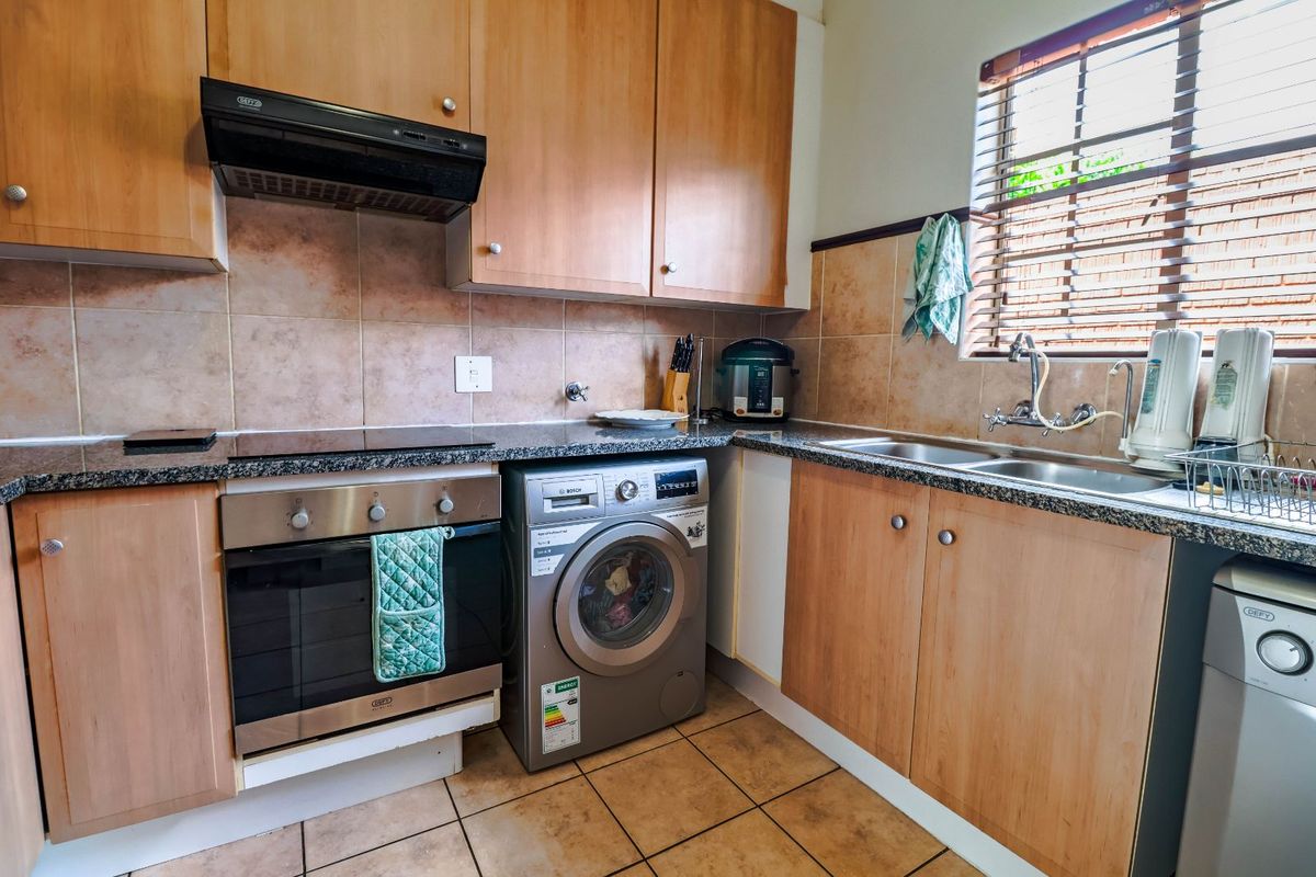 Townhouse For Sale in Monavoni - Photo 4