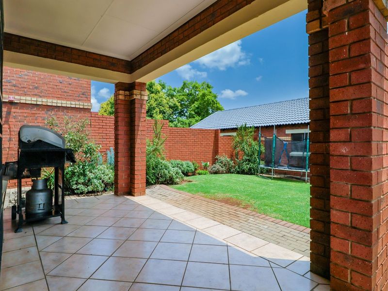 Townhouse For Sale in Monavoni - Photo 2