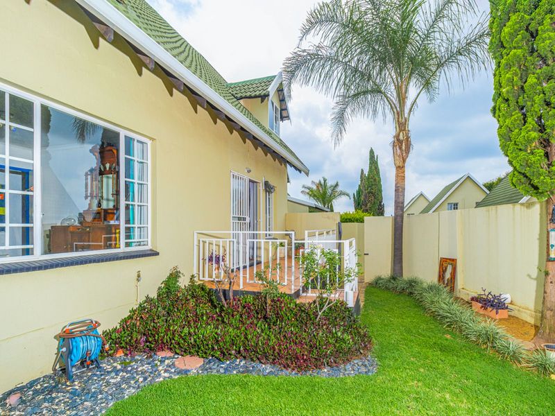 Townhouse For Sale in Sonneglans - Photo 4