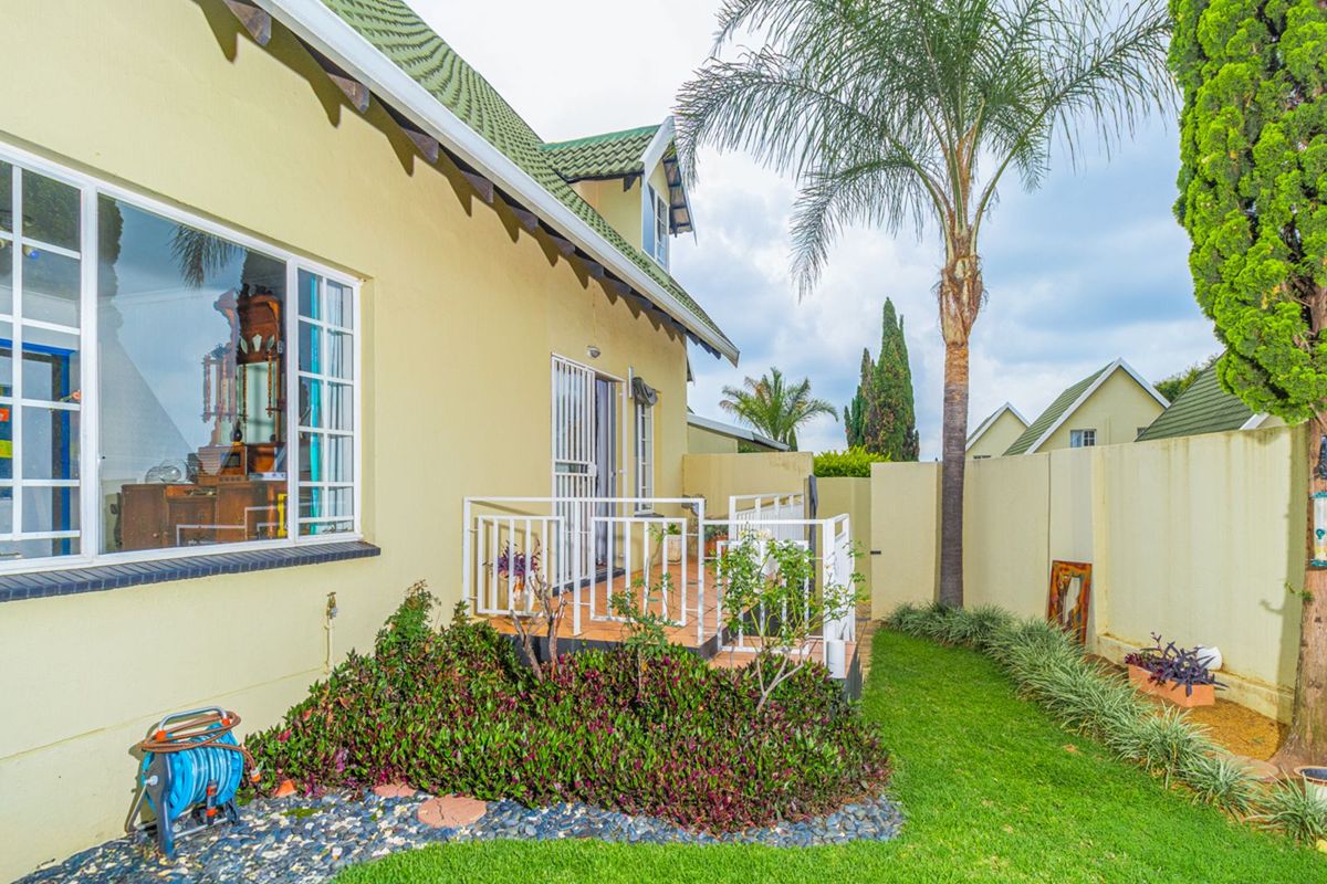 Townhouse For Sale in Sonneglans - Photo 4