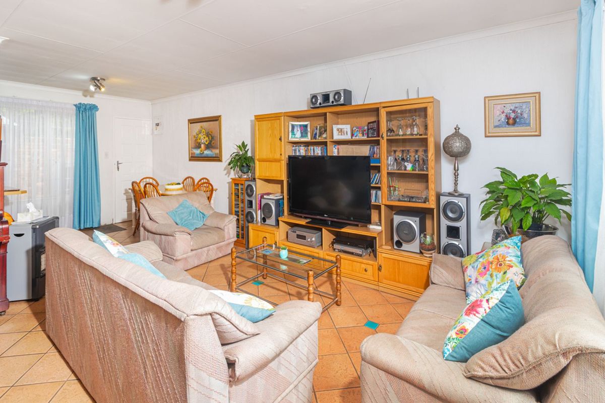 Townhouse For Sale in Sonneglans - Photo 5