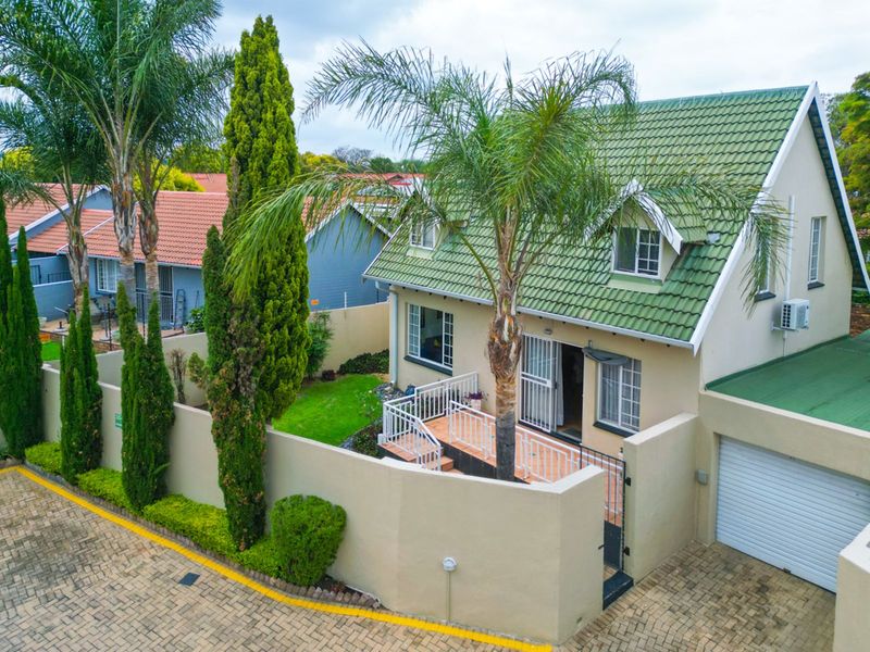 Townhouse For Sale in Sonneglans - Photo 2