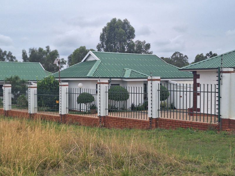 Townhouse For Sale in Cullinan Central - Photo 2