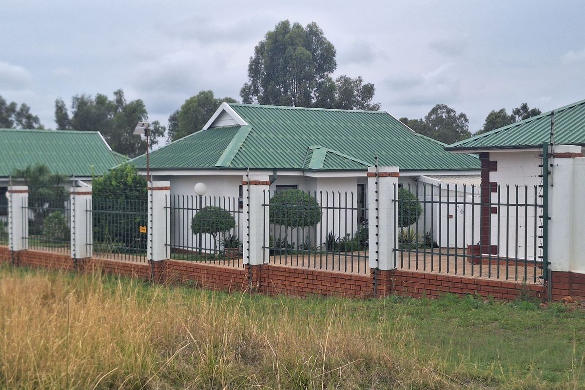 Townhouse For Sale in Cullinan Central - Photo 2