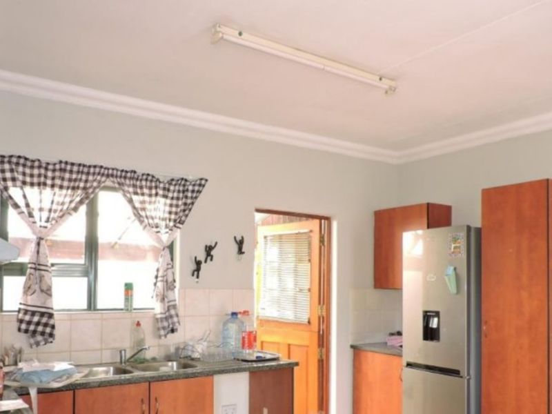 Townhouse For Sale in Cullinan Central - Photo 5