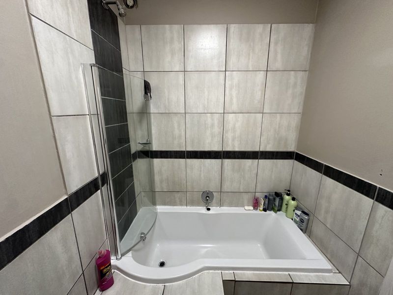 Apartment For Sale in Terra Nova - Photo 4