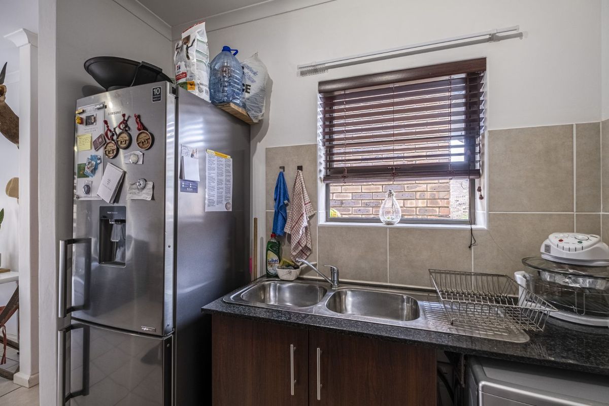 Townhouse For Sale in South End - Photo 5