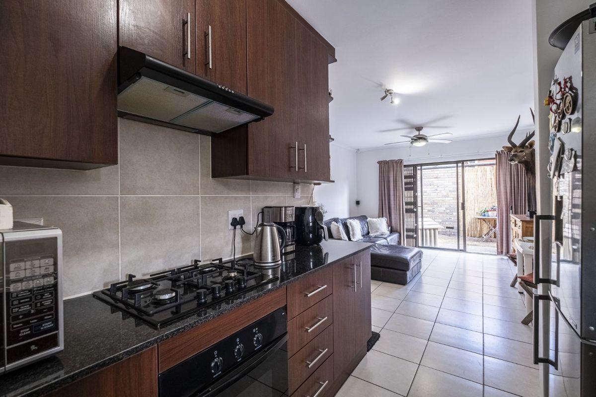 Townhouse For Sale in South End - Photo 2