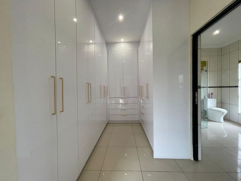 House For Sale in Magaliesberg Country Estate - Photo 10