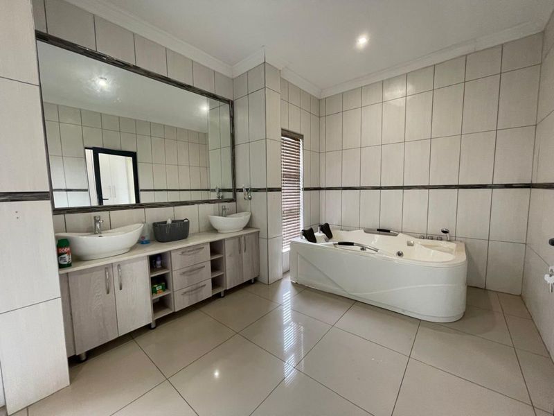 House For Sale in Magaliesberg Country Estate - Photo 8