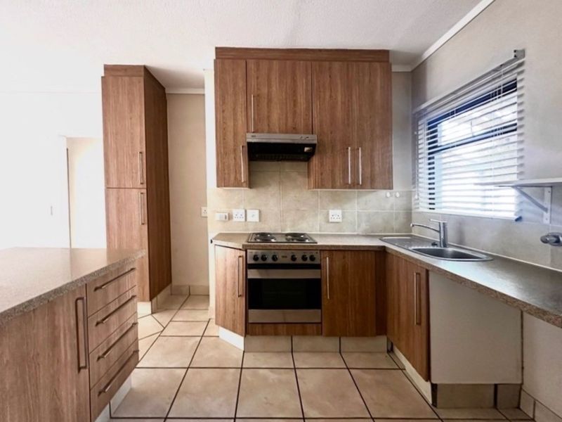 Apartment For Sale in Douglasdale - Photo 5