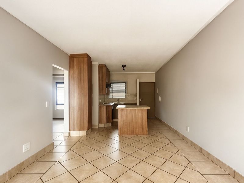 Apartment For Sale in Douglasdale - Photo 3