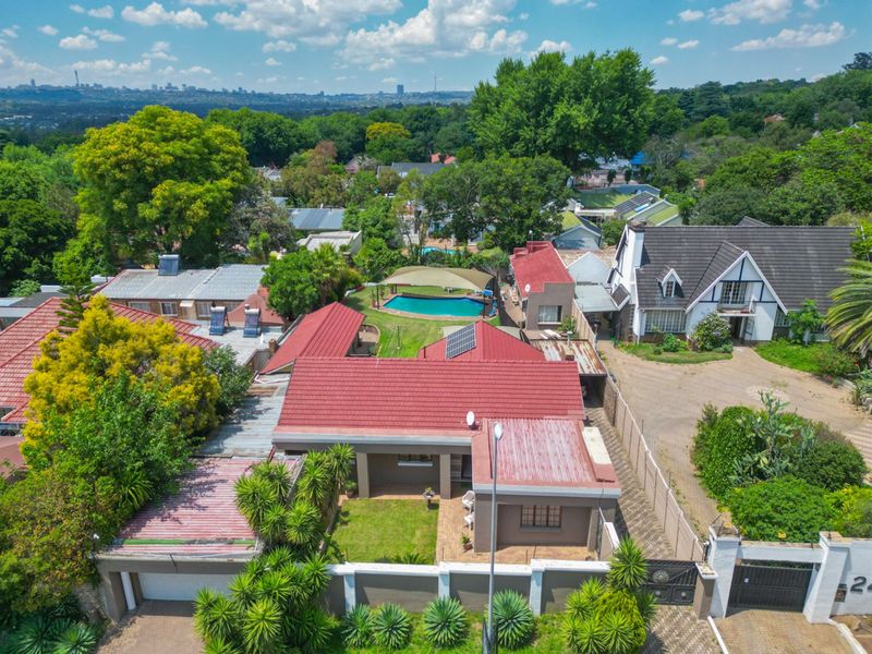 House For Sale in Blairgowrie - Photo 2