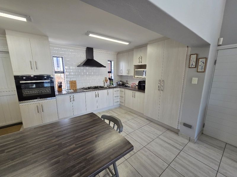 House For Sale in Hartenbos Central - Photo 7