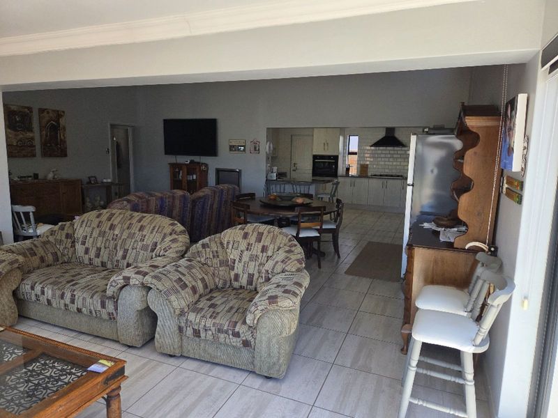 House For Sale in Hartenbos Central - Photo 4