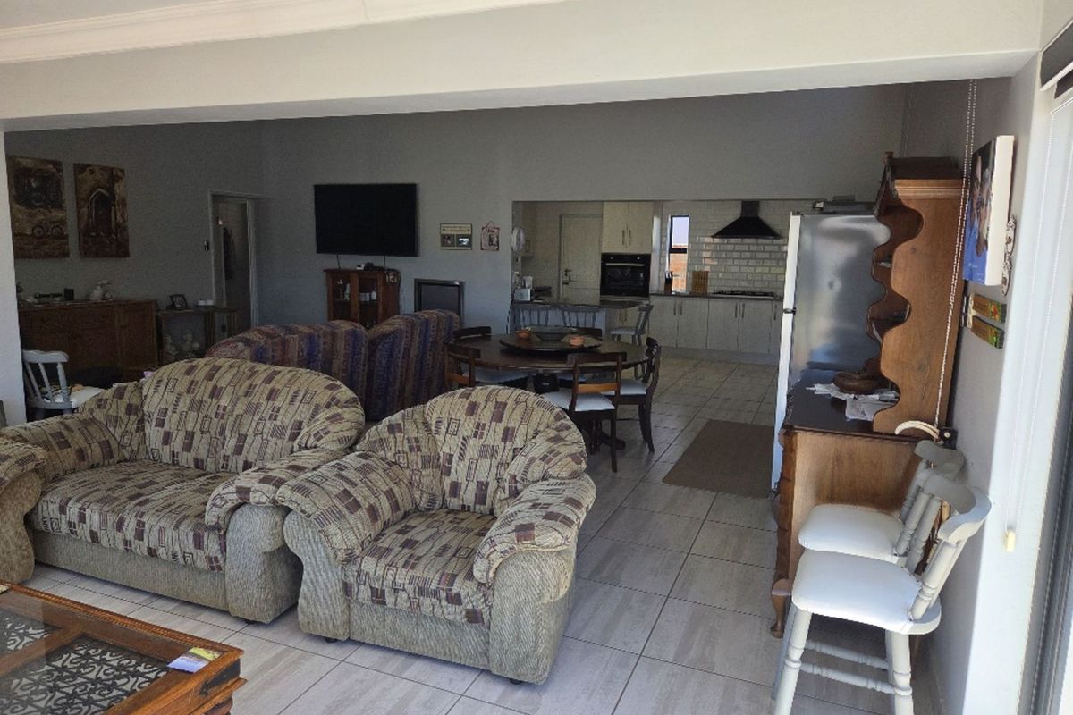 House For Sale in Hartenbos Central - Photo 4