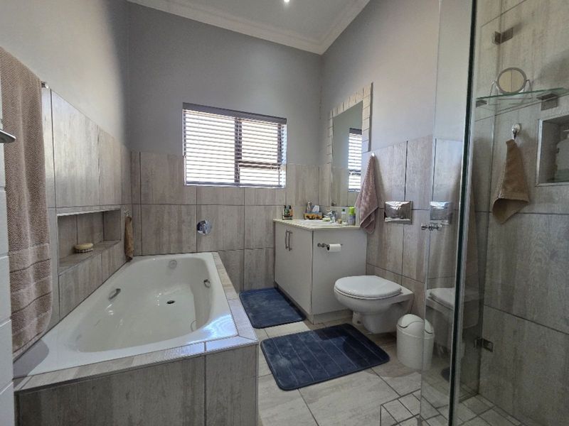 House For Sale in Hartenbos Central - Photo 10