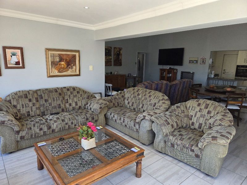 House For Sale in Hartenbos Central - Photo 3
