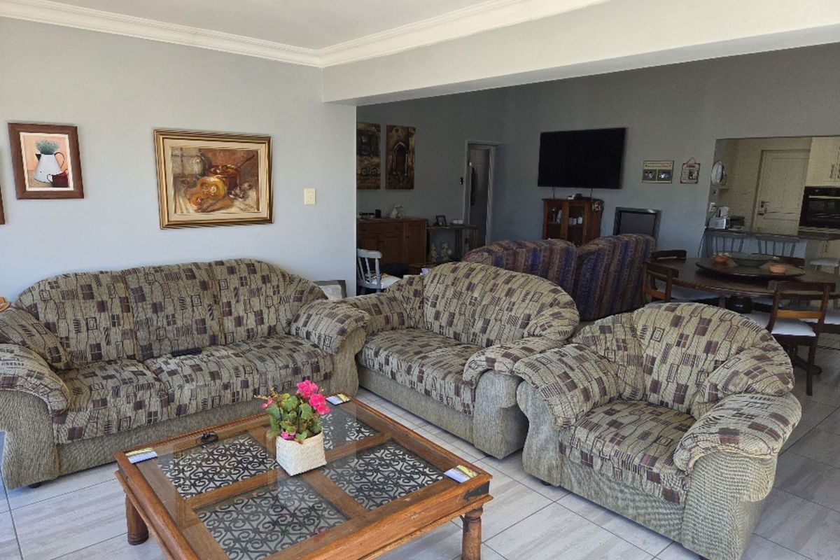 House For Sale in Hartenbos Central - Photo 3