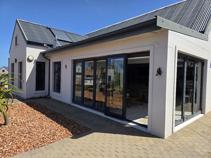 House For Sale in Hartenbos Central - Photo 2