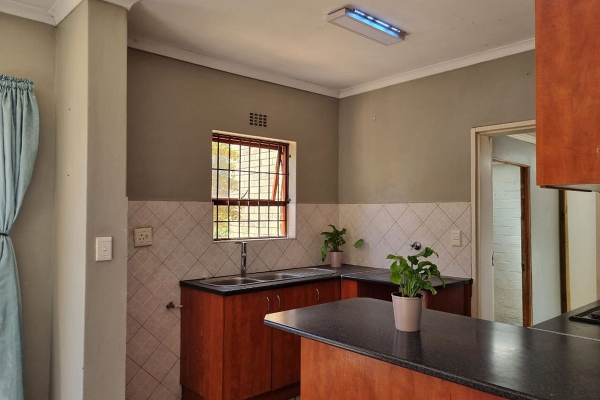 Townhouse For Sale in Zonnendal - Photo 4